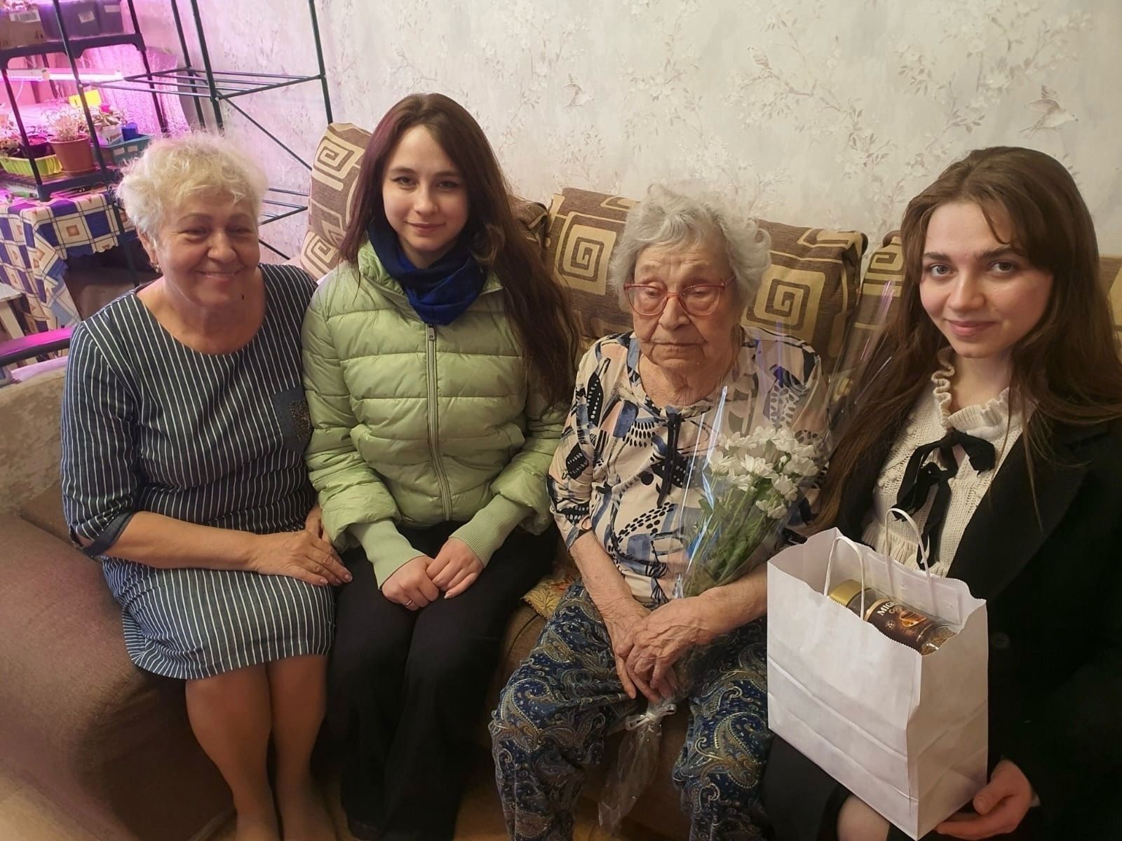 Сотрудники музея поздравляют тружеников тыла